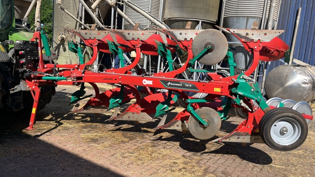 Kverneland 4 schaar ploeg met pakker